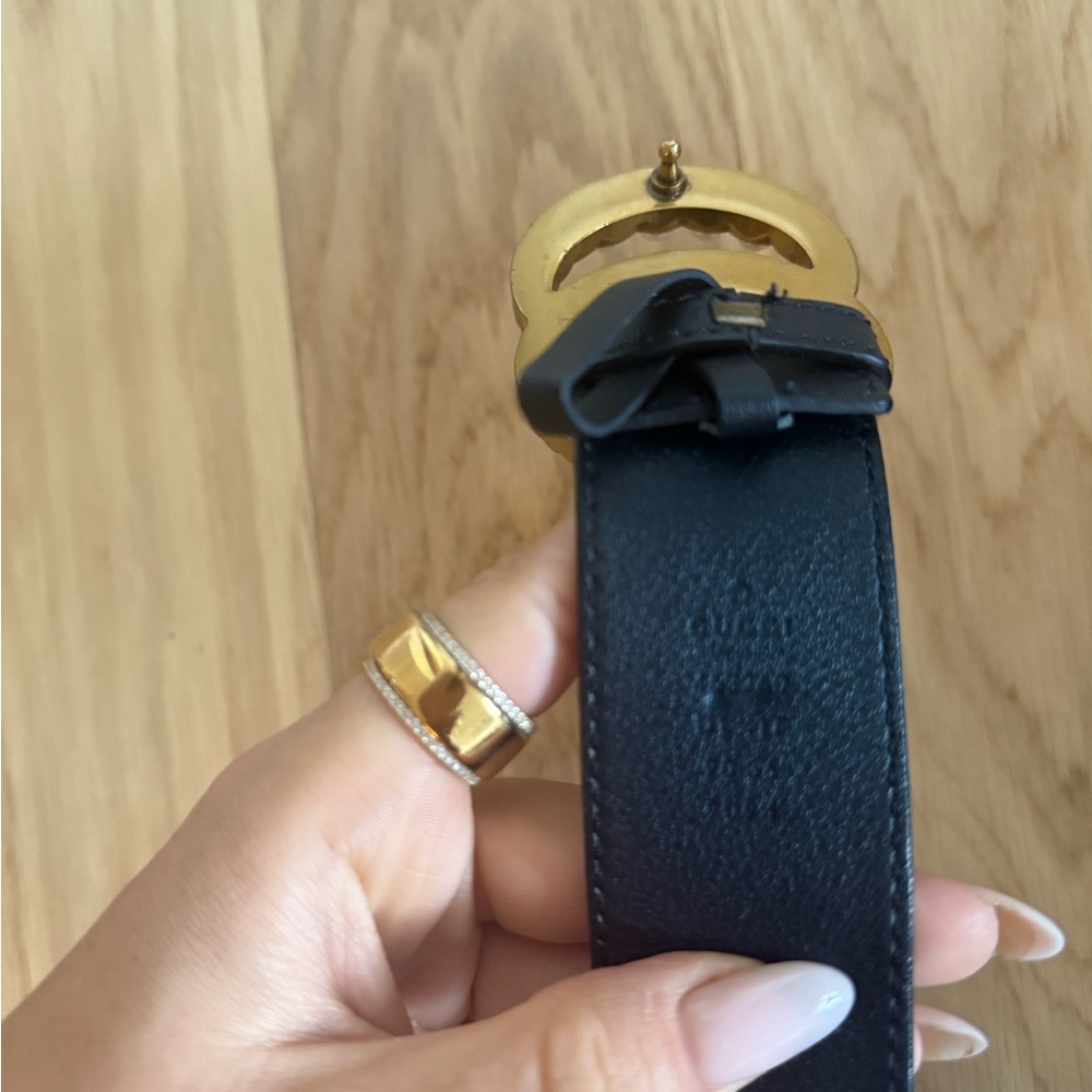 Gucci Black Belt with Gold Logo Buckle - Picture 4 of 5